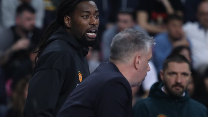 Ολυμπιακός: Η απάντηση στις καταγγελίες και η... μπανάνα του Λεσόρ!