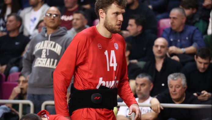 Τρομερή στιγμή με Βεζένκοφ και οπαδούς του Παναθηναϊκού!