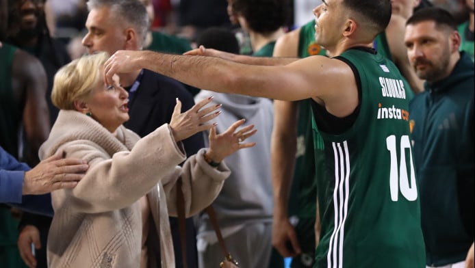 Παναθηναϊκός: Η ζεστή αγκαλιά Σλούκα-Δέσποινας Γιαννακόπουλου! (ΦΩΤΟ)