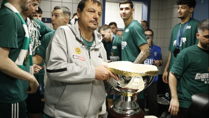 Παναθηναϊκός: Οι υψωμένες γροθιές του Αταμάν μέσα στην αποθέωση!