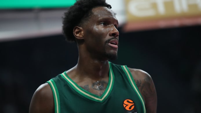 Οργή στον ΠΑΟ για φάουλ στο 3ποντο του Χέιζ-Ντέιβις στη λήξη - Δείτε ΒΙΝΤΕΟ