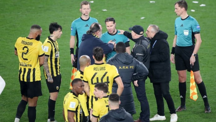 Κέτσε: Βραδιά από τα παλιά! Δύο κόκκινες σε Ολυμπιακό, σκόνταψε στο πέναλτι