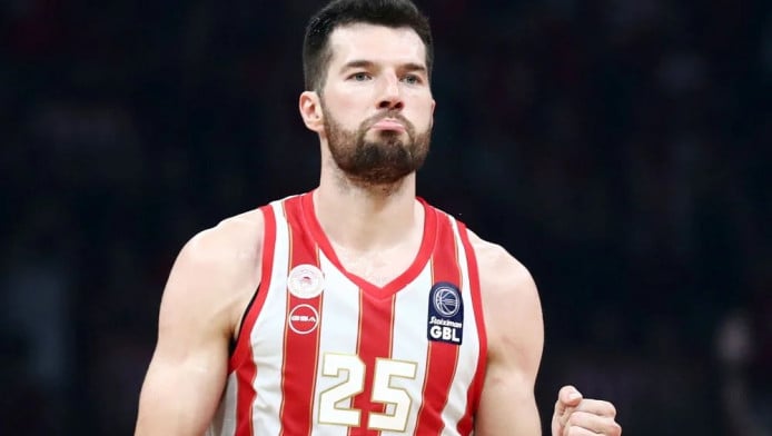 Καρφί για Μπαρτζώκα; Το ποστάρισμα της συζύγου του Πίτερς πριν τον τελικό