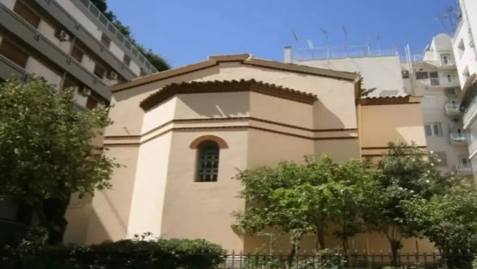 Η εκκλησία στο κέντρο της Αθήνας όπου φυλάσσονται δύο καρδιές