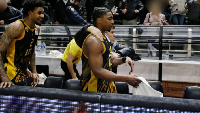 Χαμός με Μπάρτλεϊ στο Παλατάκι - Χειρονομίες σε ΠΑΟΚτσήδες! (ΒΙΝΤΕΟ)