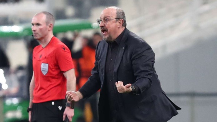 "Πάλι μεγάλο λάθος Μπενίτεθ, ας φέρει τον… Αλόνσο - Βρίστε πάλι Μπακασέτα"!