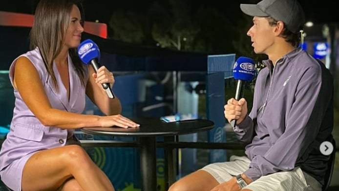 Αθλητική δημοσιογράφος βγήκε μεθυσμένη στον αέρα - Δείτε πώς μιλούσε! (Vid)