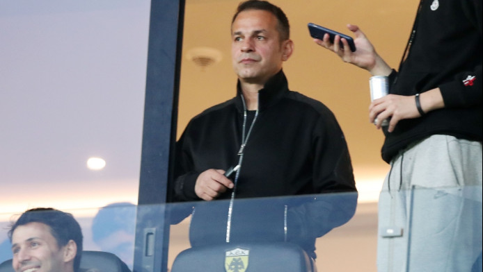 Ο Ντέμης, ο Ηλιόπουλος και η αγκαλιά που ίσως να μην δινόταν