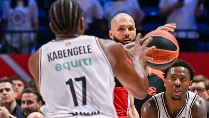 Ατάκα... φωτιά από Καμπενγκέλε: "Ωραίο που τους είδα στεναχωρημένους"