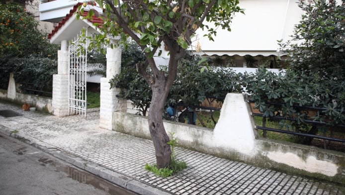 Σε σοκ η 44χρονη στην Ελευσίνα - Τα παιδιά φώναζαν "γιαγιά μου, γιαγιά μου"