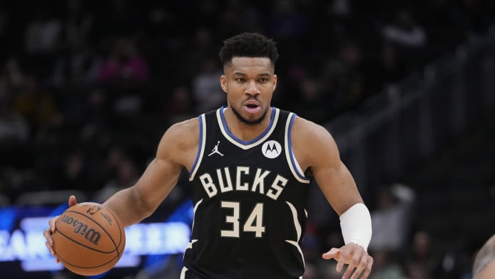 "Γιάννη, τι κάνεις; Φύγει από εκεί! - Πέταξε μια σεζόν στα σκουπίδια" (Vid)