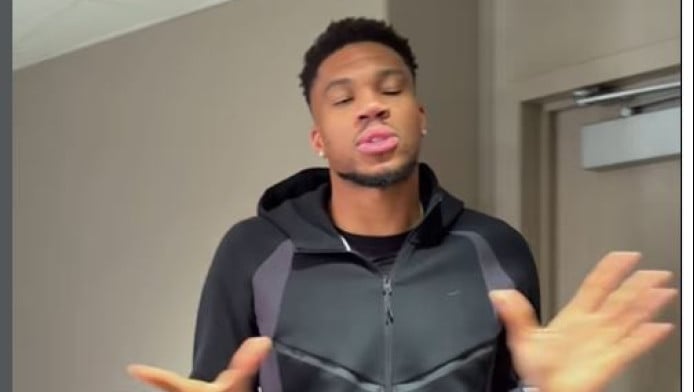 Ο Γιάννης Αντετοκούνμπο χορεύει και τραγουδά Μάικλ Τζάκσον (BINTEO)