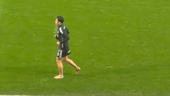 Παίκτης γίνεται viral: Προπονείται χωρίς παπούτσια και πετυχαίνει γκολάρα!