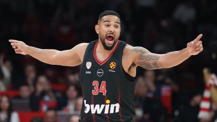 Στο σημείο μηδέν ο Τζόσεφ - "Προσπαθώ να βγάλω άκρη στον Ολυμπιακό"