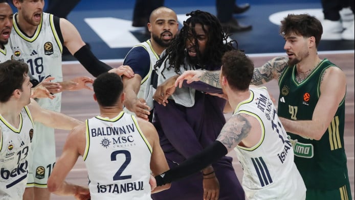 Κουτλουάι για Λεσόρ: "Το κάνει για να κερδίσει την εύνοια της εξέδρας" (Vd)