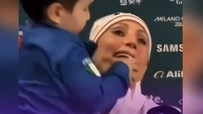 Η viral στιγμή στους Χειμερινούς Ολυμπιακούς Αγώνες με τον γιο αθλήτριας