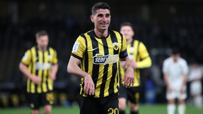 "Τι σάμπα τους χόρεψες ρε Μανταλίνιο;": Επική περιγραφή στην "4άρα" της ΑΕΚ