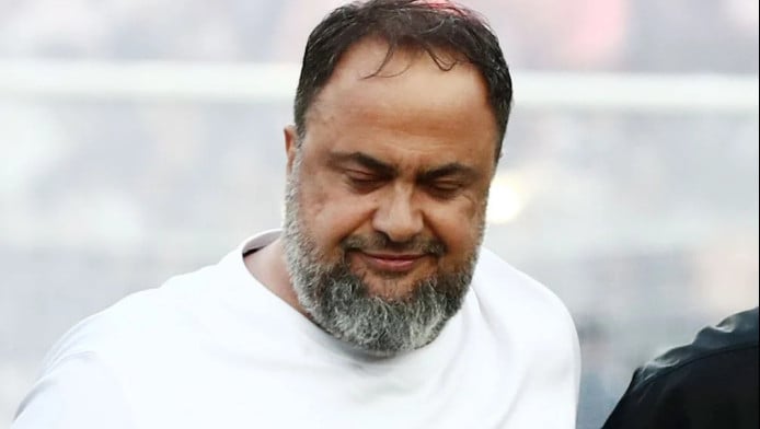 Η τοποθέτηση Μαρινάκη με φόντο τον μπασκετικό Ολυμπιακό