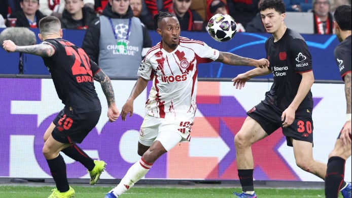 Αιφνιδιάζει ο Μαρτίνς με βολέ από πλάγια θέση - Δύσκολη απόκρουση (ΒΙΝΤΕΟ)