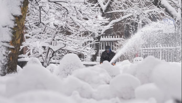 Χιονοθύελλα-"τέρας" στη Νέα Υόρκη - Απόκοσμες εικόνες (ΒΙΝΤΕΟ)