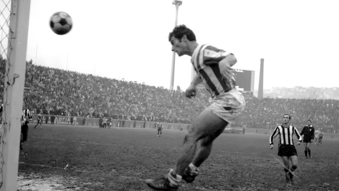 Το 11άρι του Ολυμπιακού που πέταγε φωτιές έγινε σύνθημα και τραγούδι