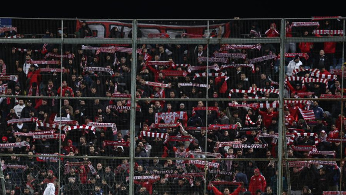 Ερυθρόλευκη απόβαση στην Τρίπολη - Συνθήματα υπέρ Μπαρτζώκα