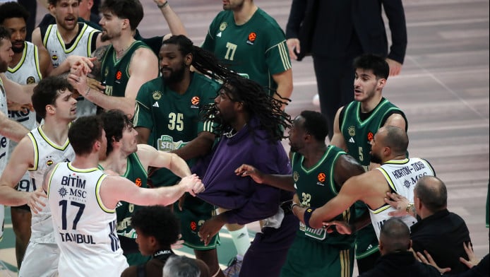 Έξαλλη η σύντροφος του Ναν - "Σιχαίνομαι τον Μπόλντγουιν"!