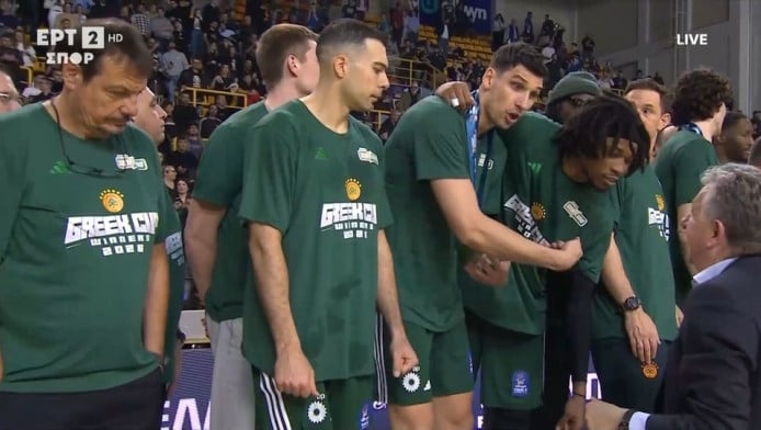 Επική στιγμή στην απονομή του ΠΑΟ: Ξέχασαν τον Χολμς! (ΒΙΝΤΕΟ)