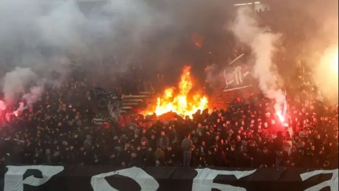 Πανικός στο Βελιγράδι: Οπαδοί πυρπόλησαν τις εξέδρες! (ΒΙΝΤΕΟ)
