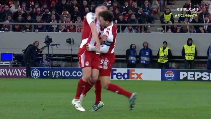 Σοκαριστική σύγκρουση! Πάγωσε το Καραϊσκάκη με Πιρόλα-Ρέτσο (ΒΙΝΤΕΟ)