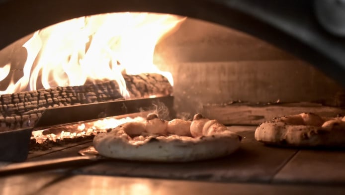 Δεν υπάρχει τέτοια πίτσα στην Ελλάδα: Η ιδέα-χρυσάφι πίσω από το Pizzaroo