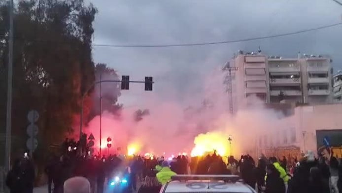 Αποθέωση στη Φιλαδέλφεια! Κόλαση έξω από το γήπεδο της ΑΕΚ (ΒΙΝΤΕΟ)