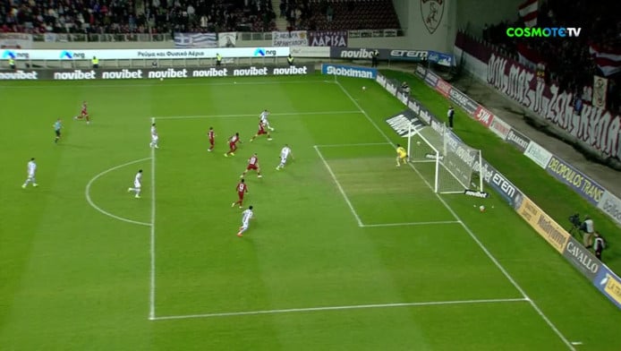 Φάση με υποψία οφσάιντ - Το έχασε από τη μικρή περιοχή ο Γιακουμάκης (Vid)