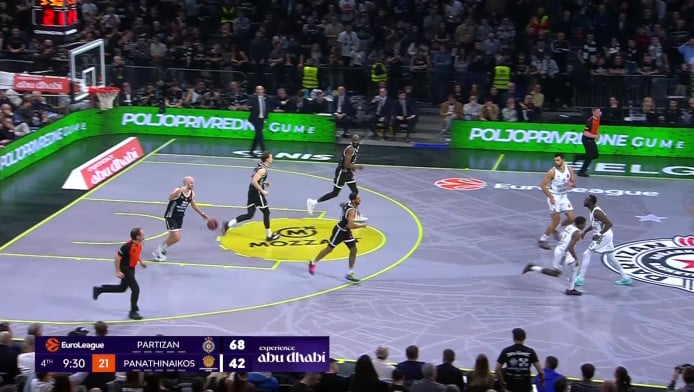 Το απίθανο airball του Γιούρτσεβεν με μόνο αντίπαλο... το καλάθι (ΒΙΝΤΕΟ)