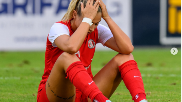 Σκάνδαλο με κρυφές κάμερες σε αποδυτήρια παικτριών (ΦΩΤΟ)