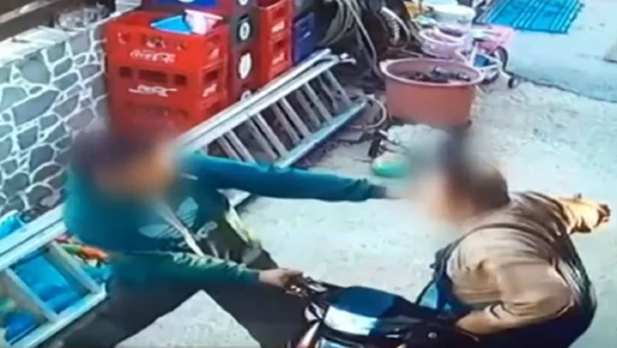 Βίντεο-ντοκουμέντο με τον πατέρα να χτυπά τον γιο που τελικά τον σκότωσε!