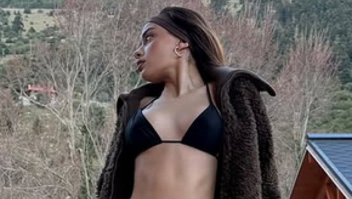 Πρόκληση: Σχεδόν γυμνή σύντροφος ποδοσφαιριστή στην Αράχωβα - Δείτε ΦΩΤΟ!