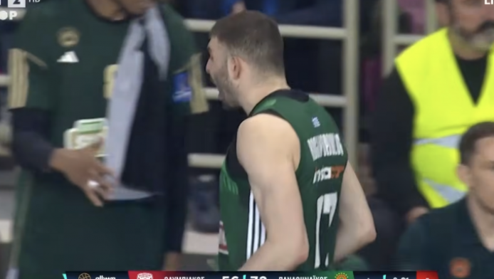 Απίστευτο σκηνικό με Ρογκαβόπουλο στον τελικό: Τι έκανε στην αλλαγή του!