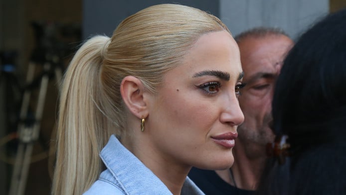 Η Τούνη δέχθηκε παρατήρηση από την αστυνομία για το ντύσιμό της! (ΦΩΤΟ)