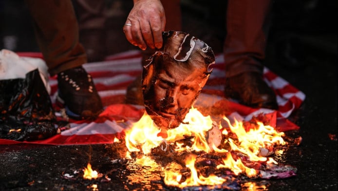 Ο Ντόναλντ Τραμπ ζυγίζει τις επιλογές του - Τρία σενάρια για το Ιράν