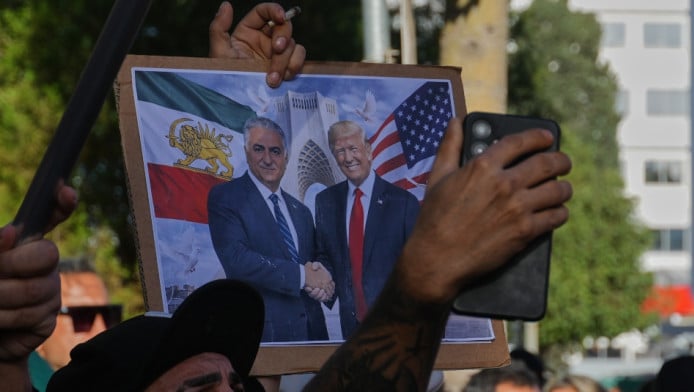 Στην κόψη του ξυραφιού ΗΠΑ - Ιράν: Συμβιβασμός ή πόλεμος;