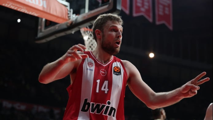 "Κάθε φορά που ο Ολυμπιακός είναι στην κορυφή, απλώς σε απογοητεύει" (Vid)