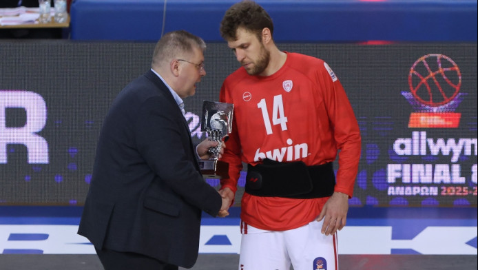 Ολυμπιακός: "Το Κύπελλο Ελλάδος χάθηκε, όμως η μεγάλη μάχη μαίνεται" (ΦΩΤΟ)