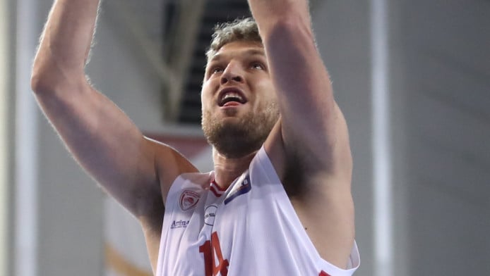 Επικός Βεζένκοφ: Απάντησε με δύο λέξεις για τη μεταγραφή Χέιζ-Ντέιβις! (VD)