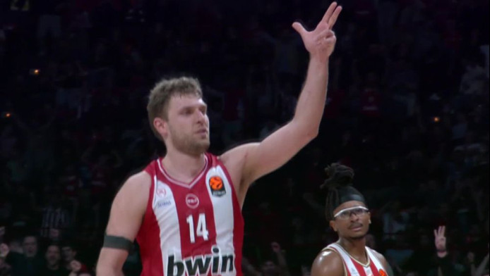 Τριποντάρα νίκης ο Βεζένκοφ - Τι έκανε ο αθεόφοβος! (ΒΙΝΤΕΟ)