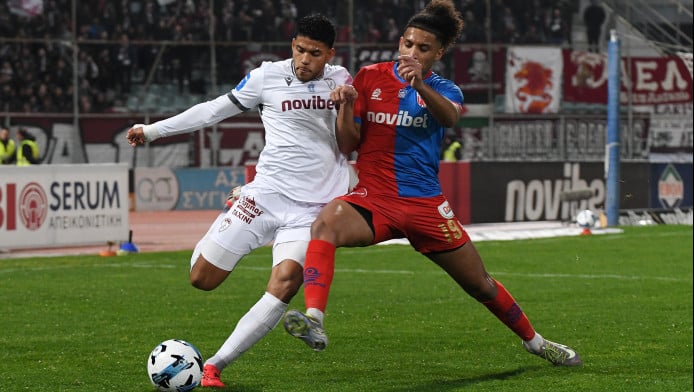 Χαμός μετά το Βόλος-ΑΕΛ - Φωτιά σε αυτοκίνητο! (ΒΙΝΤΕΟ)