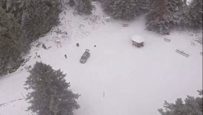 Εντυπωσιακές εικόνες: Όταν χιονίζει στο "Μαύρο Βουνό" της Ελλάδας (ΒΙΝΤΕΟ)