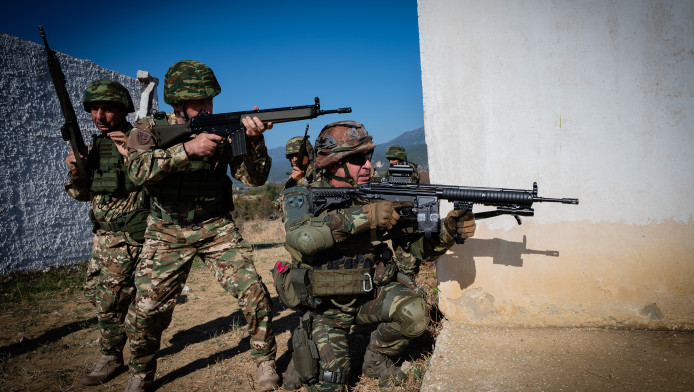 3 ώρες από Αθήνα: Οι 3 πιο ασφαλείς πόλεις της Ελλάδας σε περίπτωση πολέμου