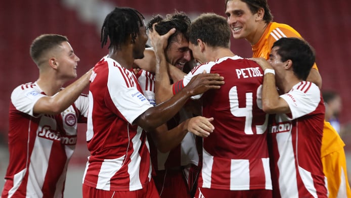 Παρέλαση κάνουν κορυφαίες ομάδες για δύο παιδιά του Ολυμπιακού