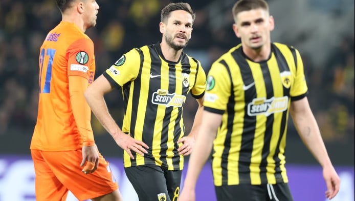 Γιούχα από τους οπαδούς της ΑΕΚ στο ημίχρονο